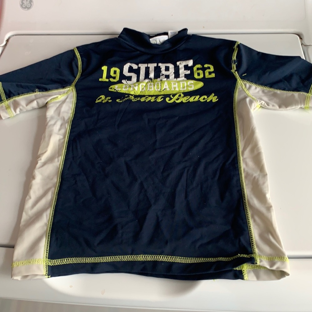 Greendog boys size 6 surf longboards rash guard 6